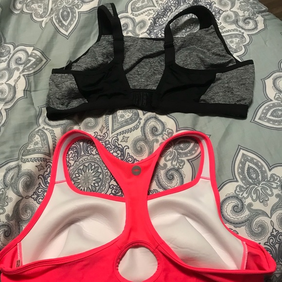 Sports bras - Picture 2 of 2